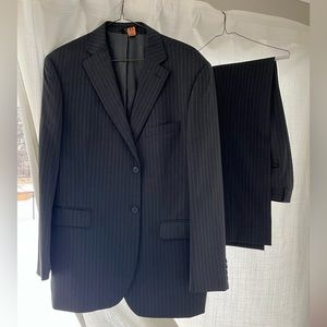 Geoffrey Beene suit 44 regular grey pinstripe suit